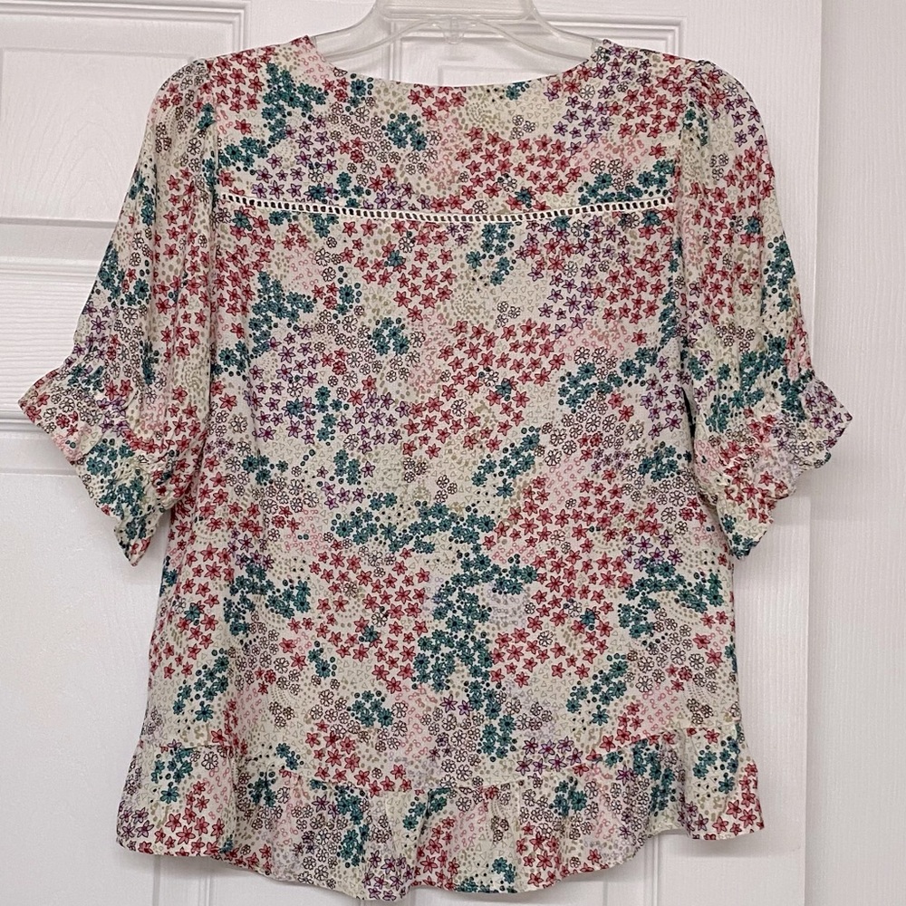 Lucky Brand Ditsy Floral Eyelet Trim Flowy BoHo Ruffle Hem V Neck Top Sz S - Picture 5 of 5